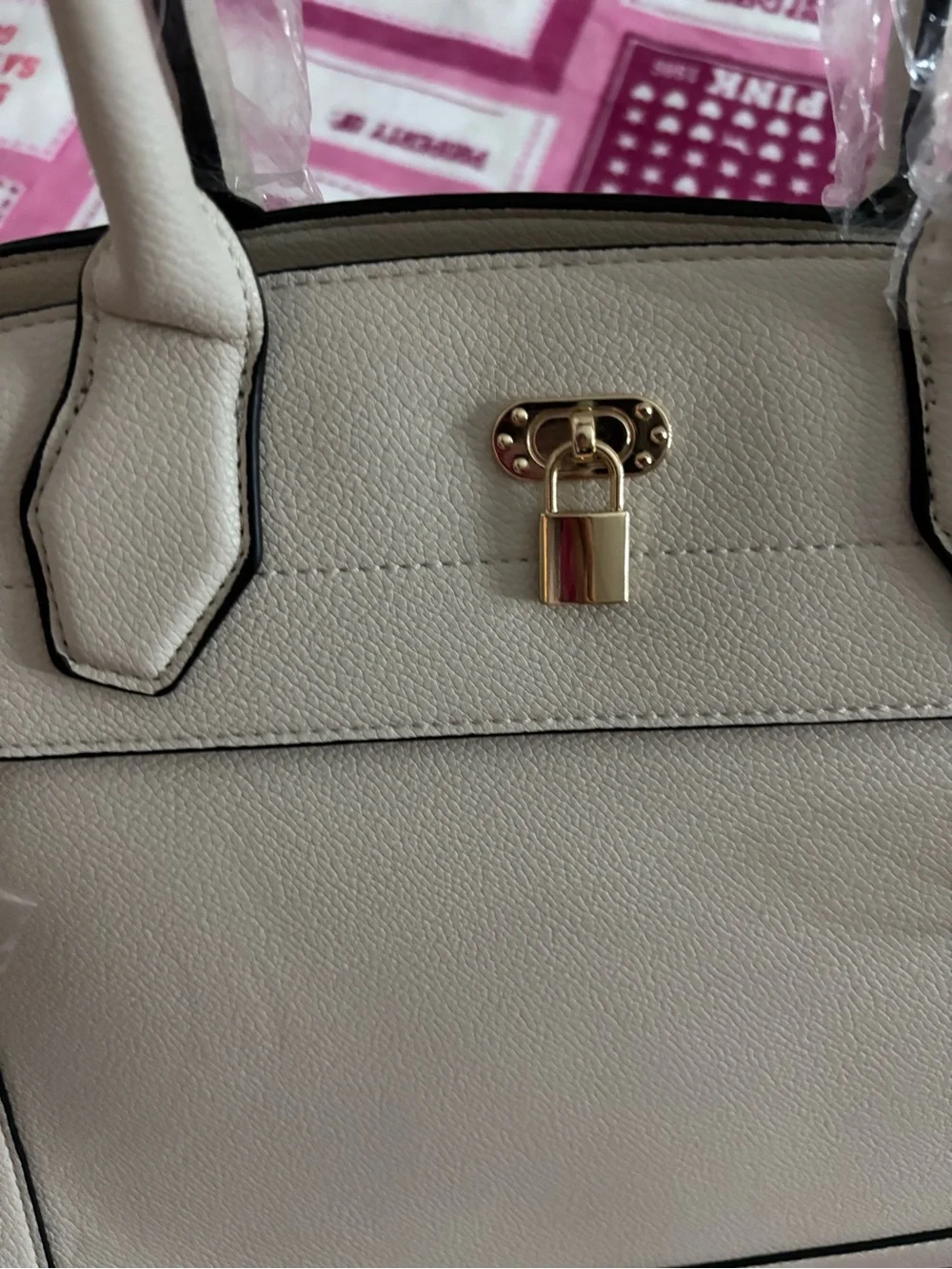 N/A elegant cream